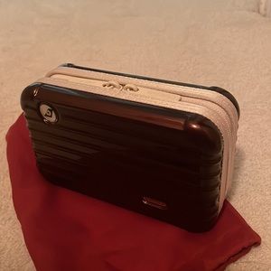 Rimowa case ((one more left)